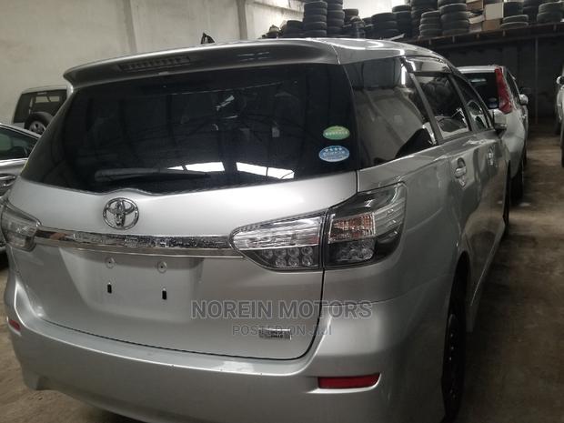 Toyota Wish Silver 2015: Reliable and Comfortable