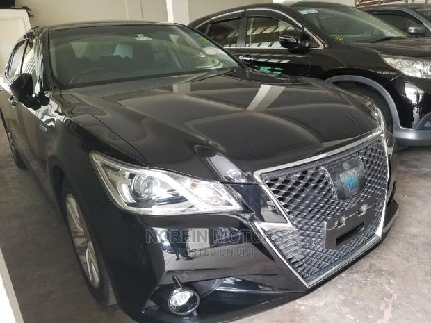 Black 2014 Toyota Crown - Luxury Sedan with Black Exterior
