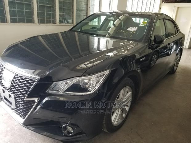 Black 2014 Toyota Crown - Luxury Sedan with Black Exterior
