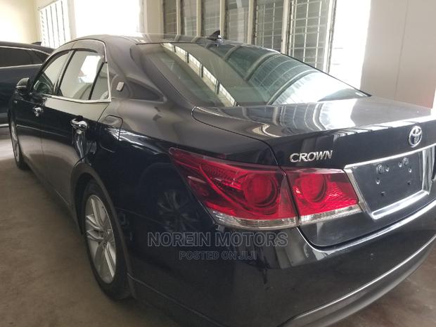 Black 2014 Toyota Crown - Luxury Sedan with Black Exterior