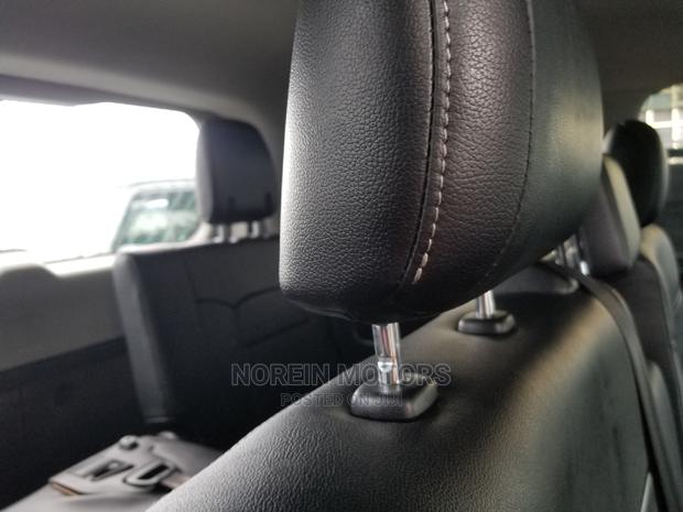 White Toyota Land Cruiser 2016: Ultimate Off-Road Experience
