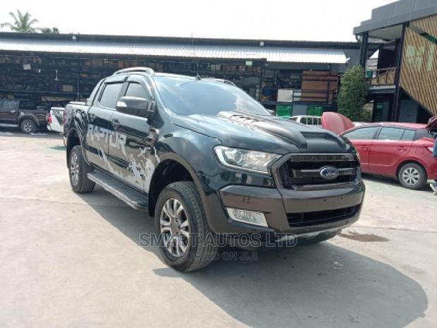 Ford Ranger 2015 Black Edition: Versatile Off-Roader