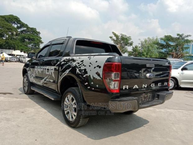 Ford Ranger 2015 Black Edition: Versatile Off-Roader