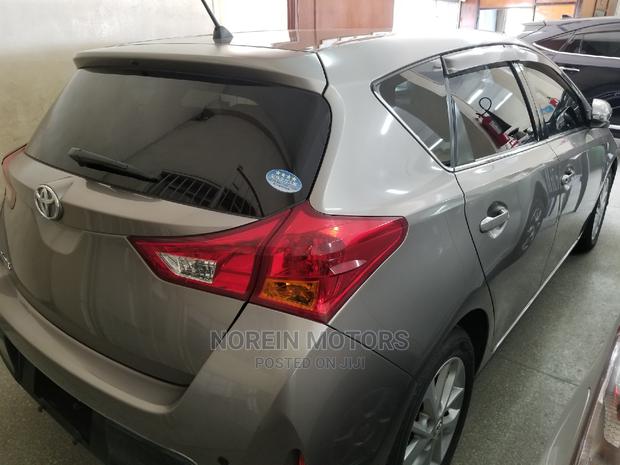 2015 Toyota Auris Gray: Stylish & Efficient