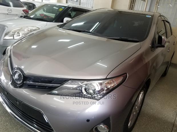 2015 Toyota Auris Gray: Stylish & Efficient