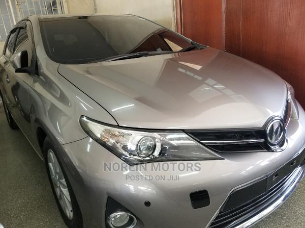 2015 Toyota Auris Gray: Stylish & Efficient