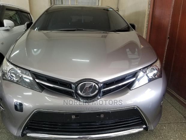 2015 Toyota Auris Gray: Stylish & Efficient