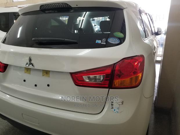 White Mitsubishi RVR 2014: Compact and Spacious SUV for Sale