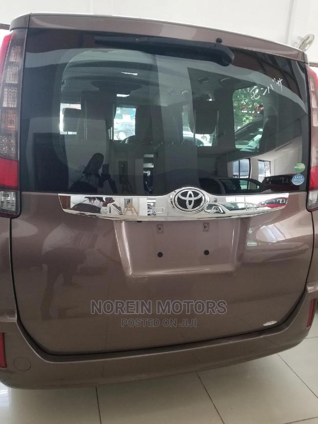 2015 Brown Noah Toyota: Affordable and Spacious Family-Friendly Minivan