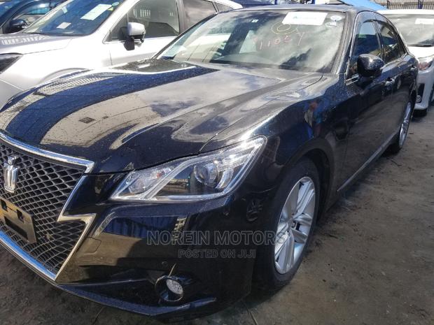 2015 Toyota Crown in Black - Luxury Sedan Excellence