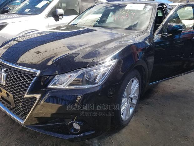 2015 Toyota Crown in Black - Luxury Sedan Excellence