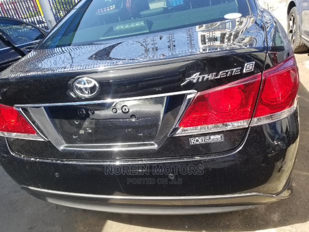 2015 Toyota Crown in Black - Luxury Sedan Excellence