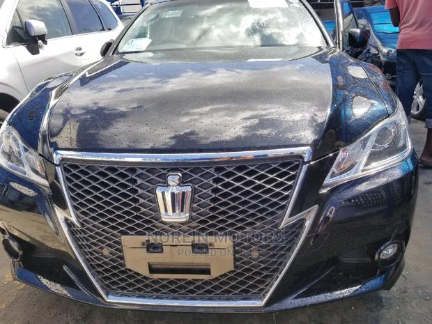 2015 Toyota Crown in Black - Luxury Sedan Excellence