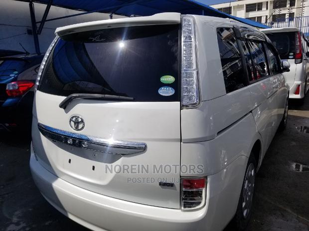 Used 2014 Toyota ISIS in Pearl Condition - Quality Sedan