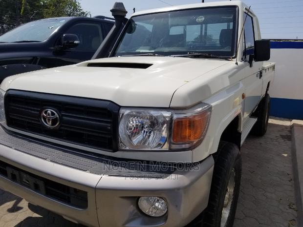 2015 Toyota Land Cruiser in White: Ready for Your Journey