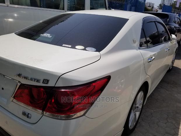 2014 Toyota Crown White with Navigation System