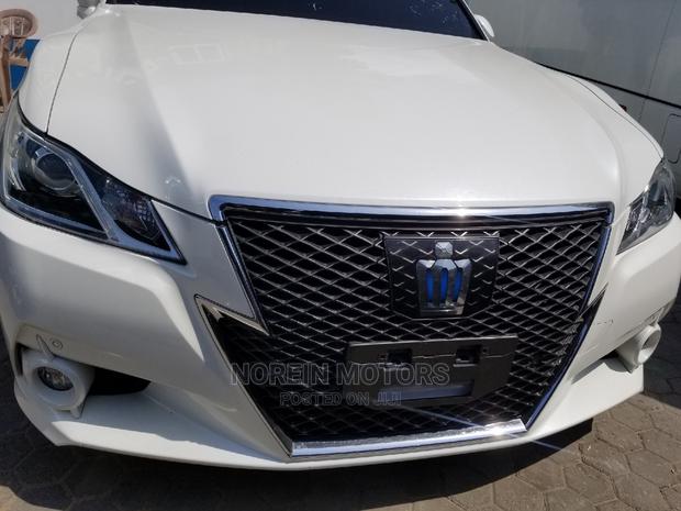 2014 Toyota Crown White with Navigation System