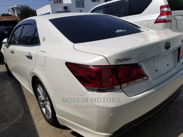 2014 Toyota Crown White with Navigation System