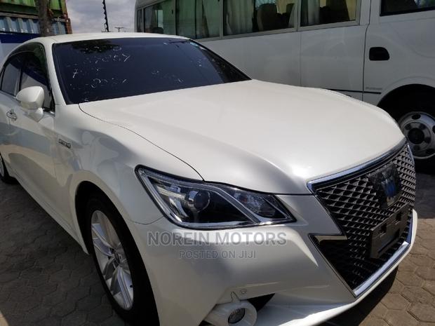2014 Toyota Crown White with Navigation System