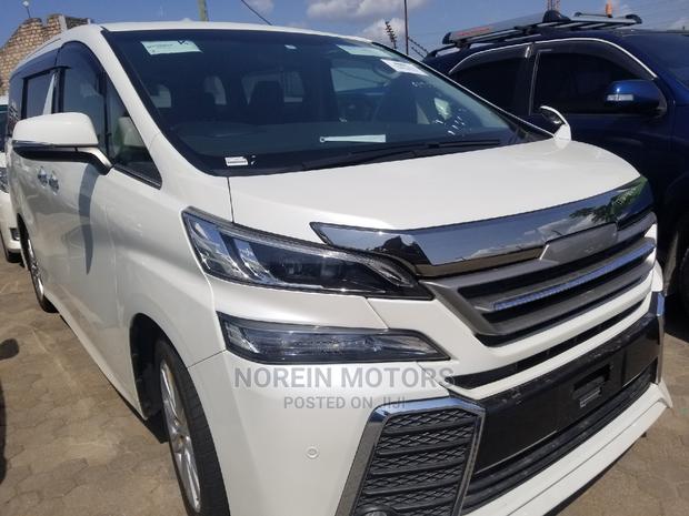 2015 Toyota Vellfire Pearl: Reliable Minivan with Premium Features