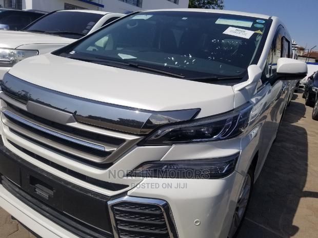 2015 Toyota Vellfire Pearl: Reliable Minivan with Premium Features