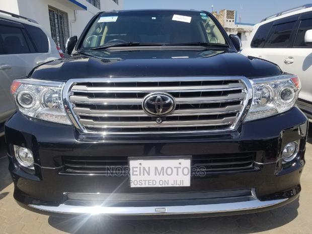 2015 Toyota Land Cruiser - Gray, Excellent Condition