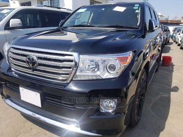 2015 Toyota Land Cruiser - Gray, Excellent Condition
