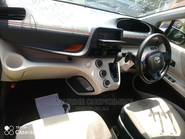 Toyota Sienta 2014 Yellow