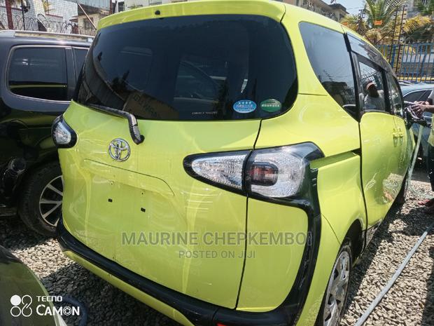 Toyota Sienta 2014 Yellow