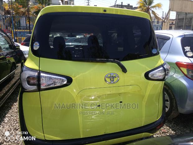 Toyota Sienta 2014 Yellow