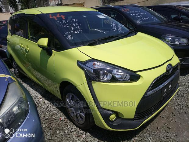 Toyota Sienta 2014 Yellow