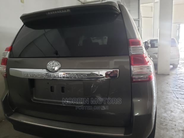 Toyota Land Cruiser Prado 2015 - Ivory: Pre-owned Luxury SUV