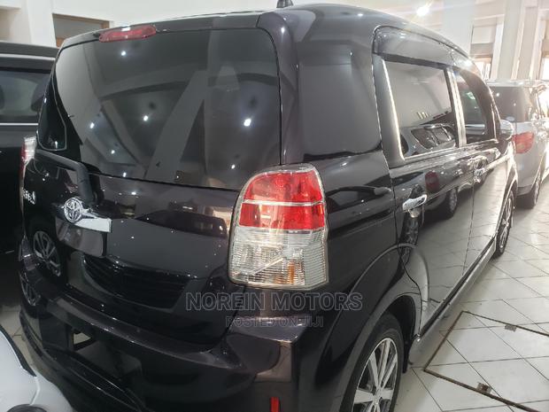 2015 Toyota Spade Black - Capable and Attractive SUV
