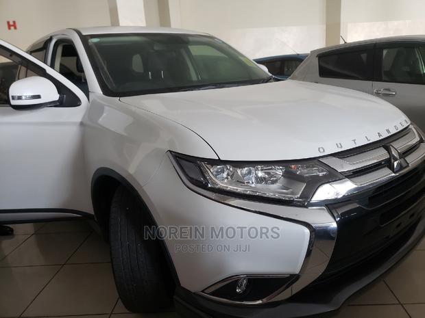 2015 Mitsubishi Outlander in Off-White Color - Pre-Owned