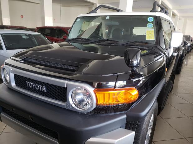 Black 2014 Toyota FJ Cruiser: Reliable Off-Road Companion
