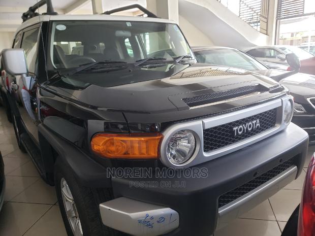 Black 2014 Toyota FJ Cruiser: Reliable Off-Road Companion