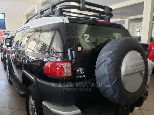 Black 2014 Toyota FJ Cruiser: Reliable Off-Road Companion