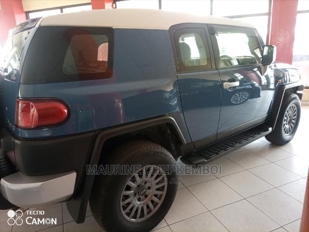 Toyota FJ Cruiser 2014 Blue