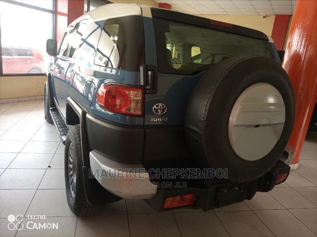 Toyota FJ Cruiser 2014 Blue