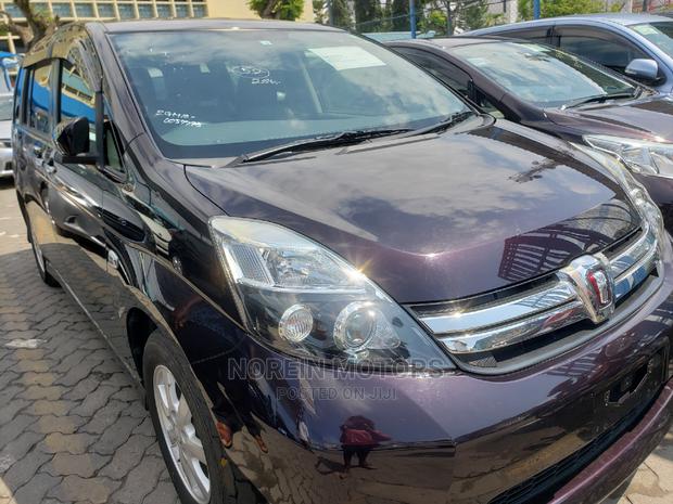 2015 Toyota ISIS in Purple - Sleek Sedan for Your Drive