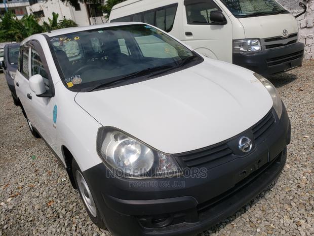 Off White Nissan Advan 2015: Sophisticated Design