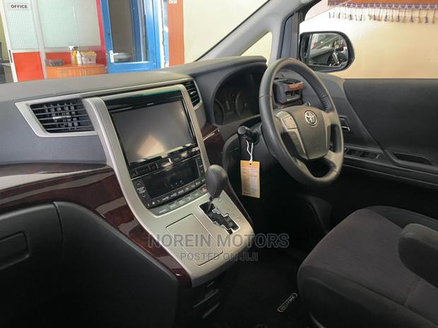 Toyota Vellfire 2014 Black - Reliable and Comfortable
