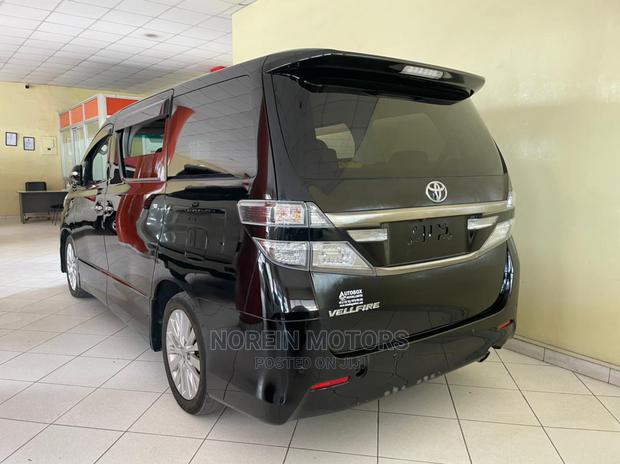 Toyota Vellfire 2014 Black - Reliable and Comfortable