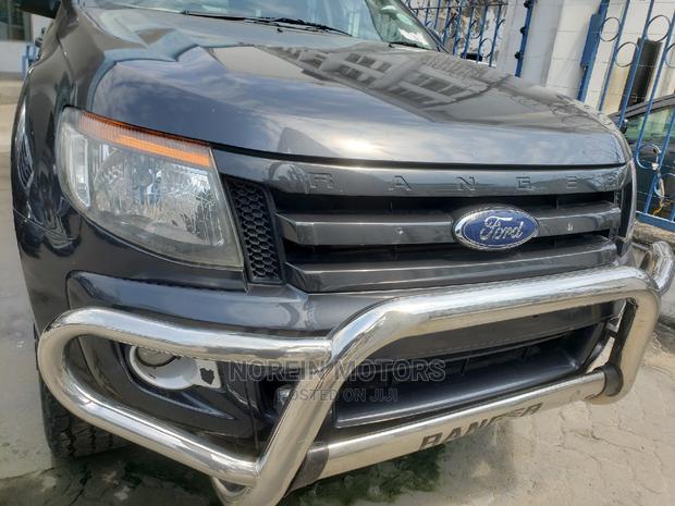 Black Ford Ranger 2014: Tough Truck, Tougher Looks