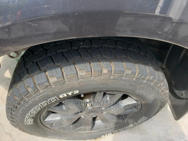 Black Ford Ranger 2014: Tough Truck, Tougher Looks