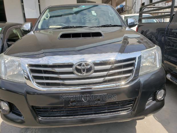 Used 2014 Toyota Hilux Black: Reliable Truck at Great Price