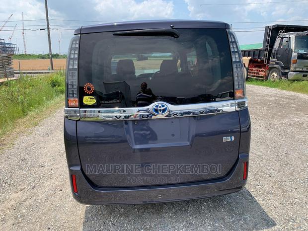 Toyota Voxy 2015 Purple