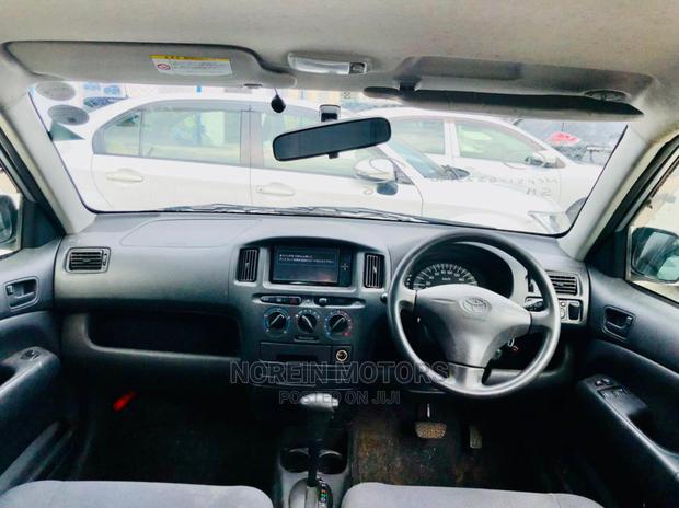 2013 Nissan Serena: A Comfortable & Efficient Ride