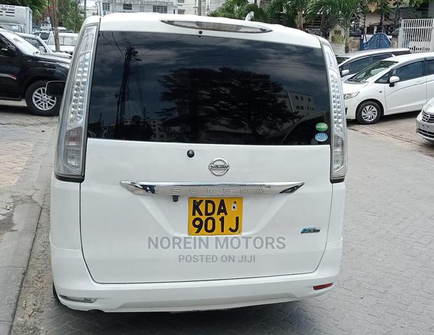 2013 Nissan Serena: A Comfortable & Efficient Ride