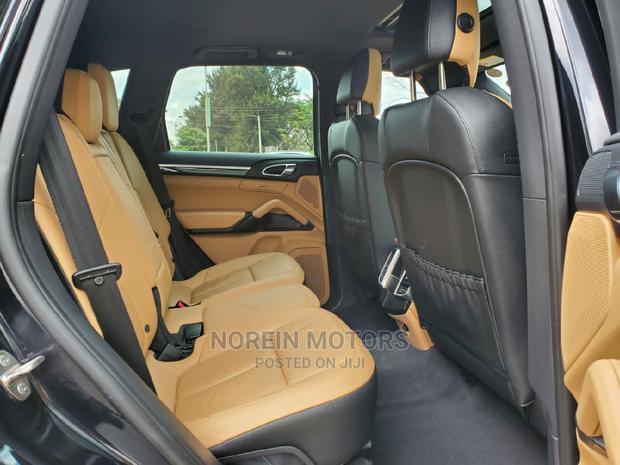 Porsche Cayenne 2015 Black - Powerful Performance
